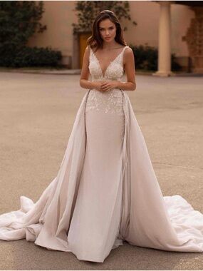 New with tags Giovanna Alessandro Esther with Dramatic Overskirt